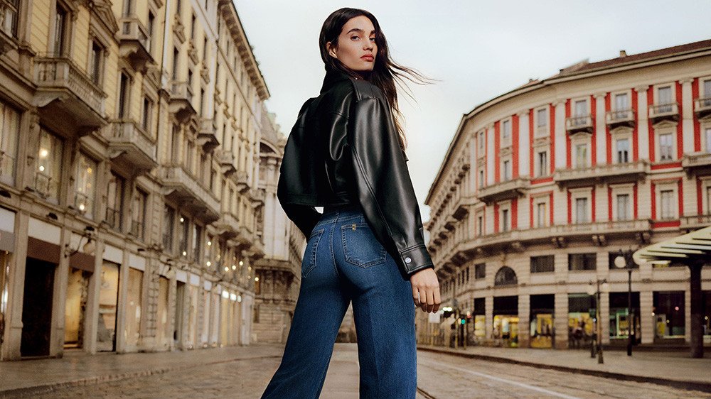 Managing street location permits and logistics for a fashion shoot in Milan