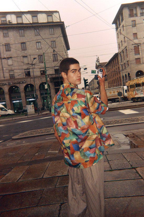 Managing public street permits for fashion photography in the center of Milan