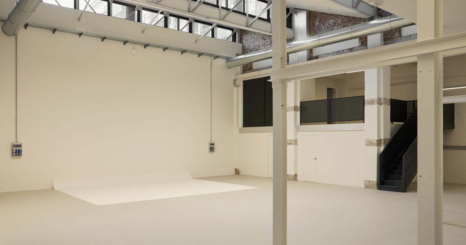 Spazio Sannio photo studio in Milan with limbo cyc wall